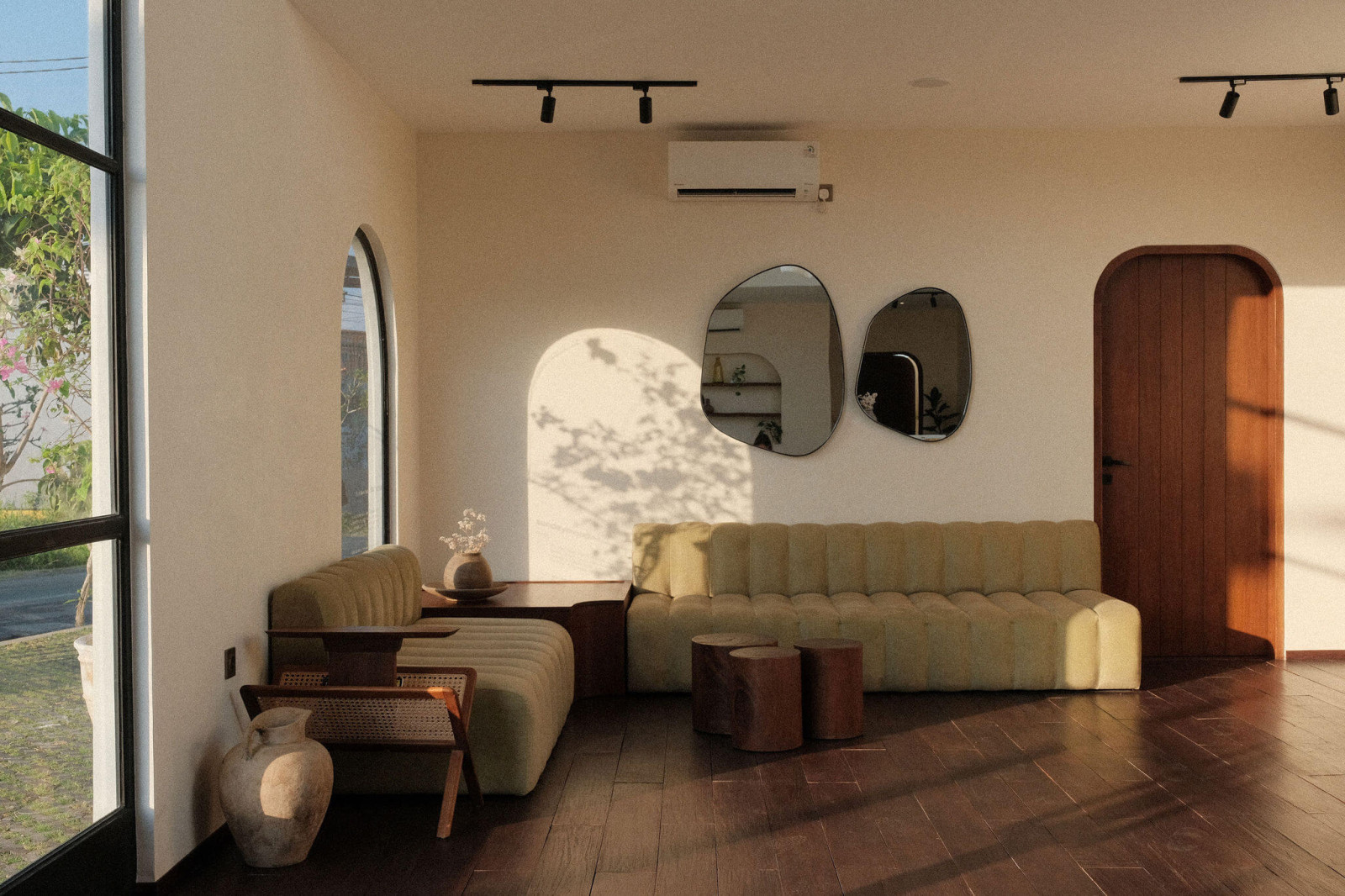 Lounge and reception area at sundaymood Thailand on Sukhumvit Soi 24